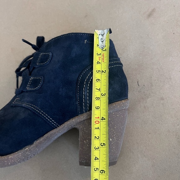 Clark’s Carleta Lyon Navy Suede Lace up Block Heel Ankle Boots Size Women’s US 7 - Picture 10 of 11